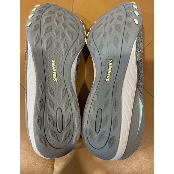 Sketchers Women’s Relaxed Fit Memory Foam Slip On Comfort Sneakers Size 10 - Picture 8 of 8